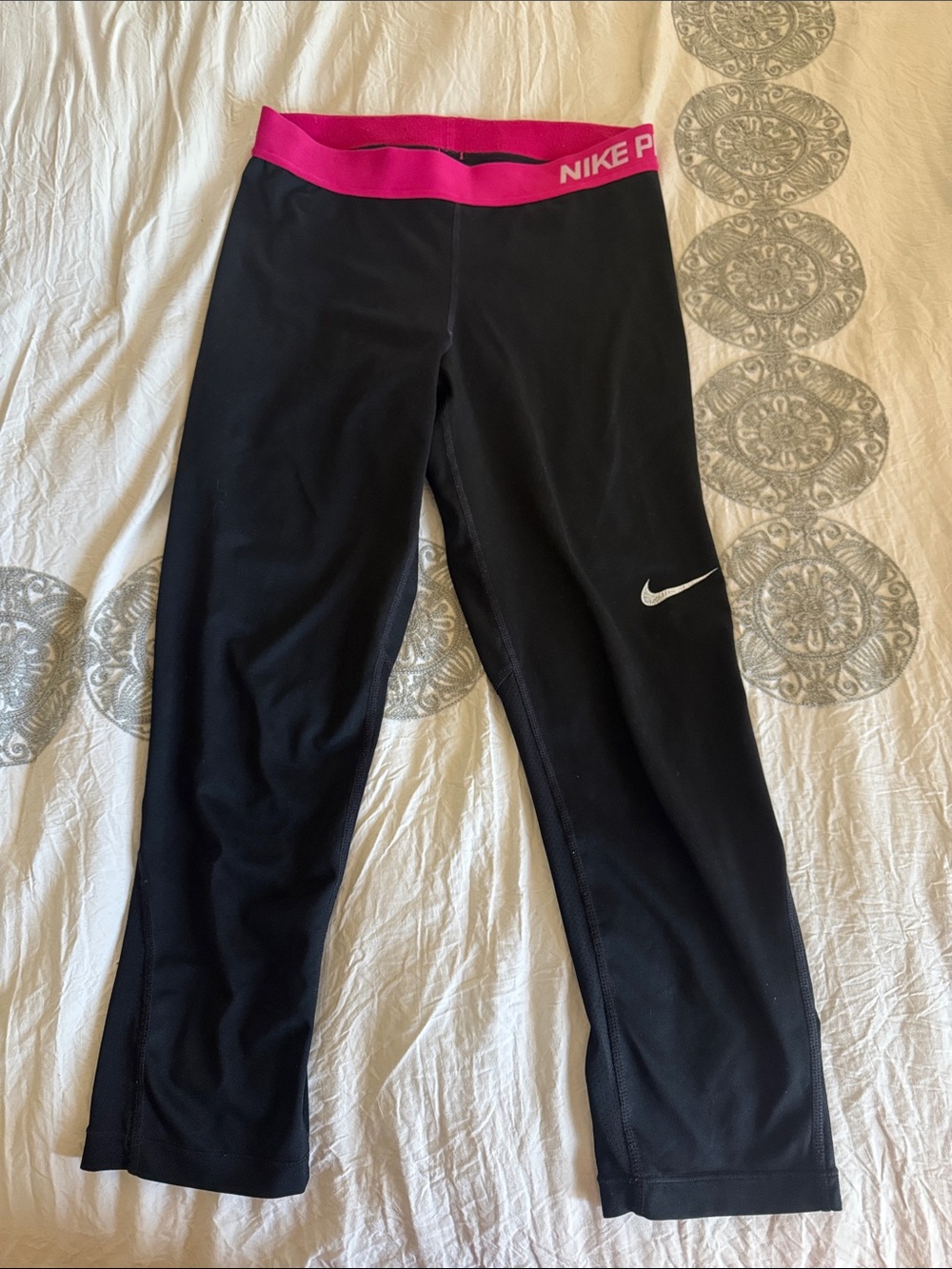 Nike Black Capri Leggings with Pink Waistband size M